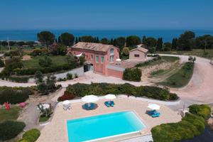 Villa esclusiva con piscina