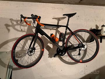Bici elettrica da corsa ktm