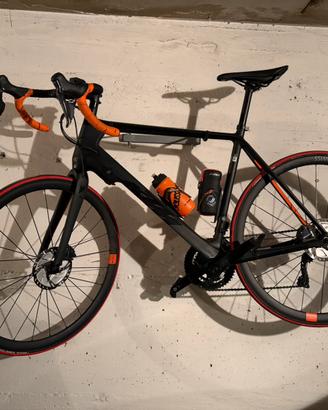 Bici elettrica da corsa ktm