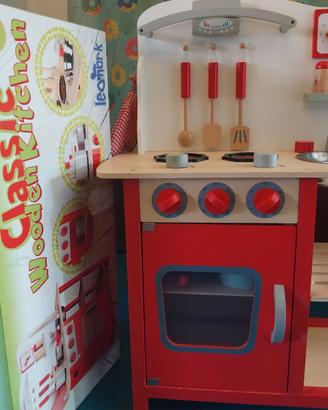 Cucina giocattolo rossa in legno