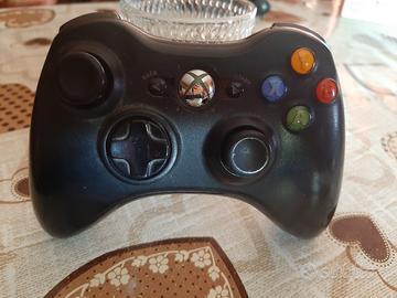 Controller Xbox 360 nero NON testato. Per parti