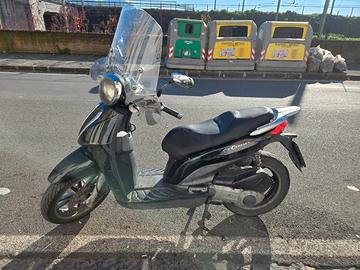 Piaggio Carnaby 300