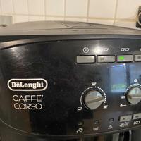 Macchina da caffe DeLonghi con macinacaffè