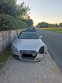 Audi TT roadster incidentata