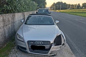 Audi TT roadster incidentata