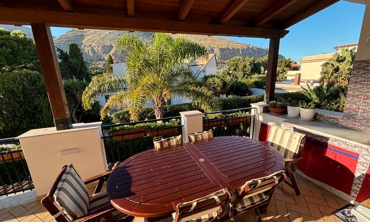 Appartamento in Villa a Mondello
