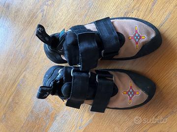 Scarpette arrampicata e boulder five ten anasazi