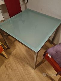 tavolo ikea in metallo con 3 sedie