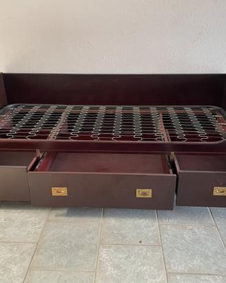 Letto con cassettoni
