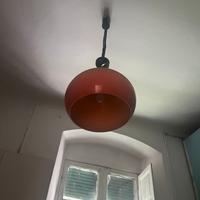 Lampadario arancione luminoso