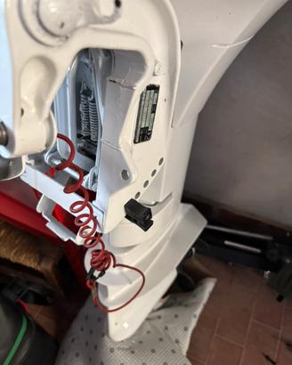Motore   Johnsonbombardier, due tempi,9,9 cv