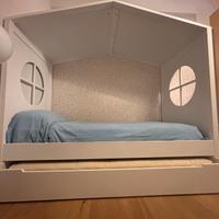Letto a casetta con letto sotto a cassettone
