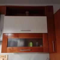 cucina in ciliegio con lavello in acciaio inox