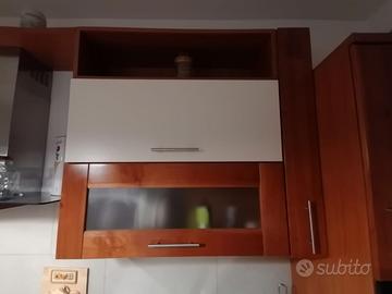 cucina in ciliegio con lavello in acciaio inox