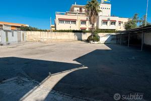 Box e rimessaggio per auto, moto e furgone