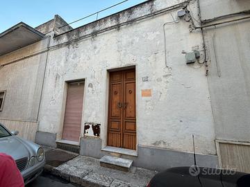 TRILOCALE ANTICO CON CANTINA