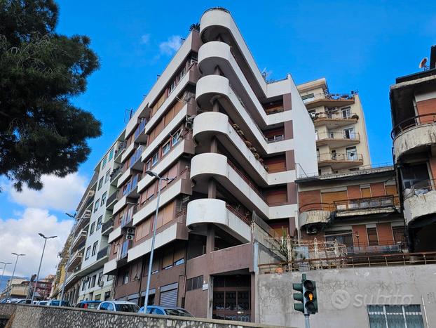 Viale Italia, ampia metratura con terrazzino