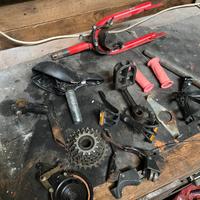 Vari ricambi misti per biciclette