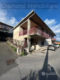 Villa singola con cortile e garage Zafferana Etnea