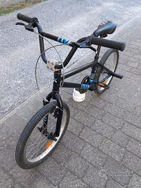 BMX - taglia 9-14 anni