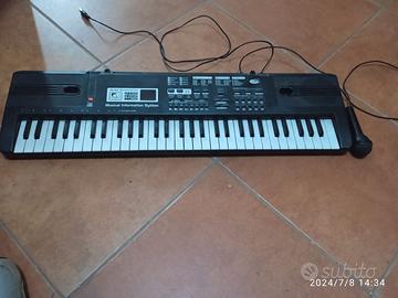 Pianola elettrica giocattolo