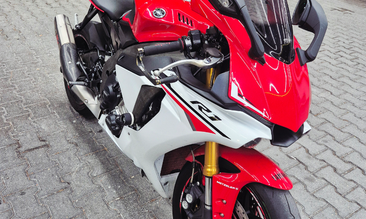 Yamaha R1