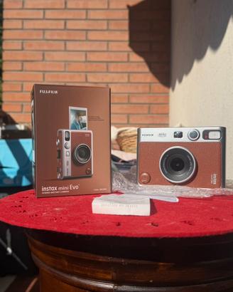 Fotocamera FujiFilm INSTAX MINI EVO - nuova