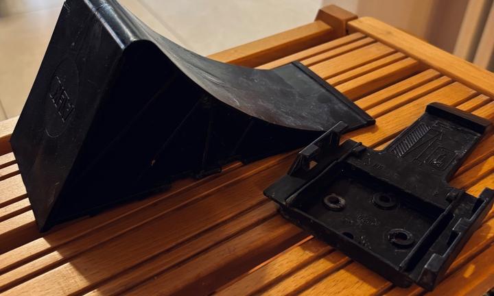 Cuneo ferma ruota rimorchio