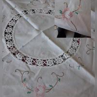 tovaglietta vintage con ricami a mano