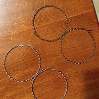 Set di due paia di orecchini a cerchio