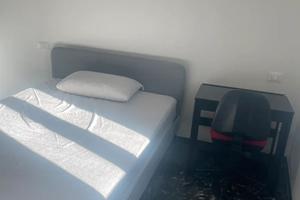 Camera in casa in condivisione con DONNE