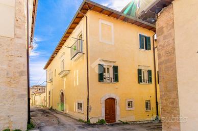 2 LOCALI A L'AQUILA