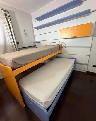 Cameretta ZALF con 2 letti, armadio, libreria