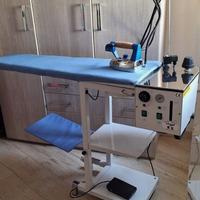 Ferro da stiro con caldaia e banco aspirante