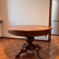 Tavolo in legno con 6 sedie