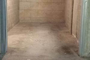 Box per auto grande + cantina a Como