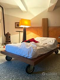 Letto singolo design su ruote