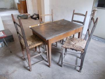 Tavolo e sedie dell'800