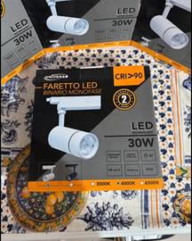 Faretti LED 30W su binario - luce selezionabile