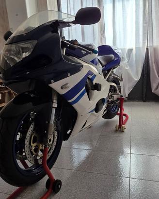 Suzuki GSX r750