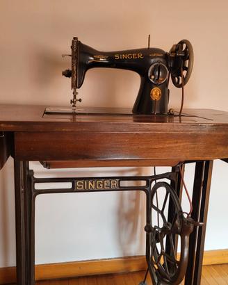 Macchina per cucire Singer antica