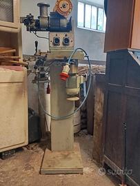 Affilatrice per lame di seghe a nastro e circolari