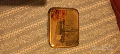 scatola in latta vintage 