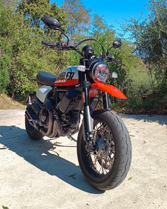 Ducati Scrambler 800 - Urban Motard