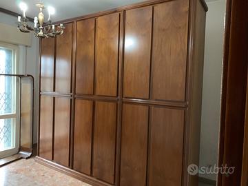 Armadio In Massello di Noce