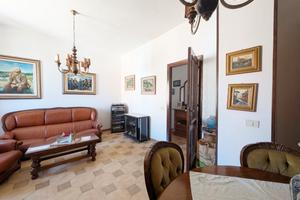 Ampio pentavano con cucina separata