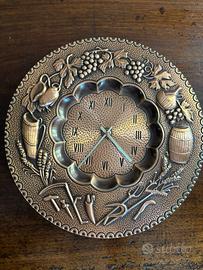 Grande orologio da parete in rame lavorato
