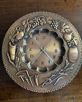 Grande orologio da parete in rame lavorato