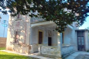 Fabbricato bifamiliare da ristrutturare