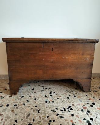 antico baule in legno